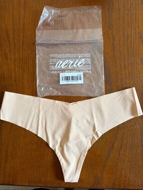NWT aerie Beige Seamless V-Cut Thong size small